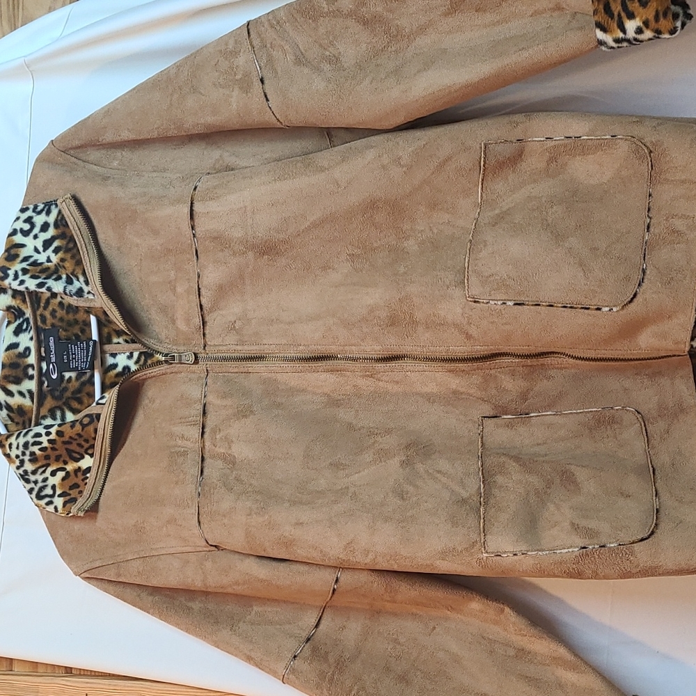 E Studio Size L Faux Seude Leopard Lined Jacket